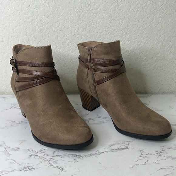 Life Stride Tan and Brown Ankle Boots - Picture 5 of 12
